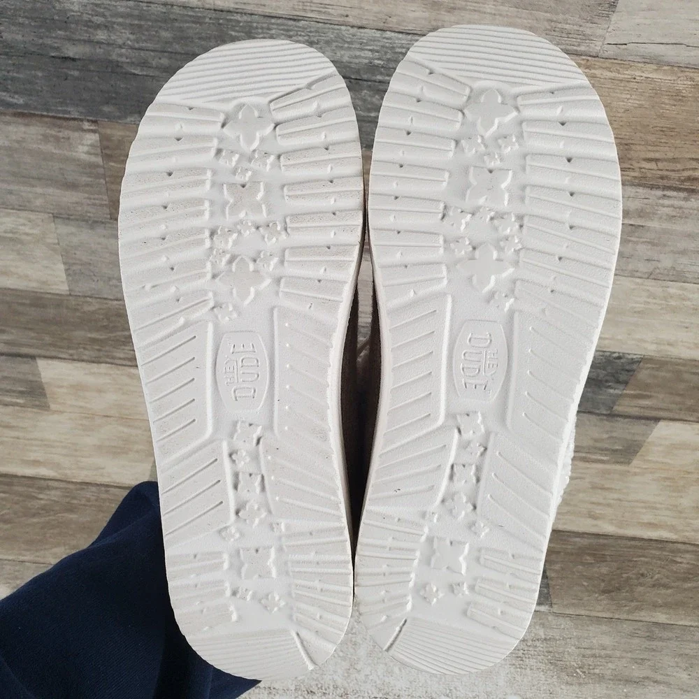 Hey Dude Wendy Youth‎ Girls Brushed Cozy Shoes Sz 5 Casual Ivory Slip On
